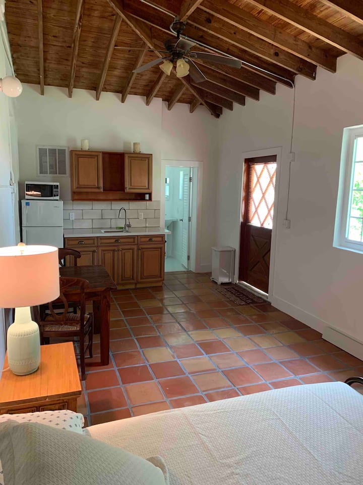 Cottage Style Quarters With Bathroom. - Coral Gables, FL