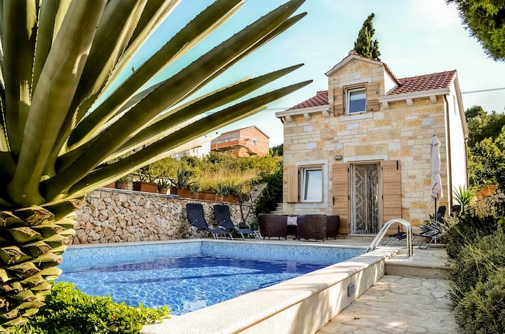 Charming Villa With Pool In The Heart Of Supetar - Supetar