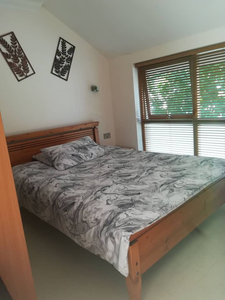 Double Bed, En Suite,  Breakfast Room Available - Bray