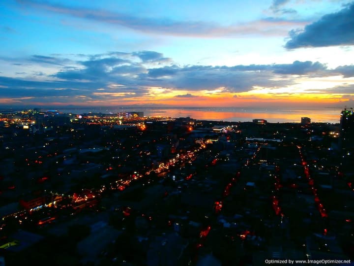 Millionaire Manila Bay Sunset Penthouse Views - Ninoy Aquino Airport (MNL)
