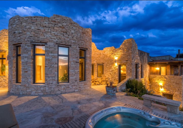 Red Rocks Oasis 
Privateguesthouseforcouples - Evergreen