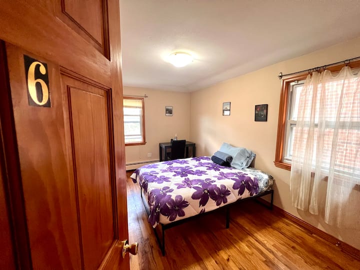 Private Bedroom W/desk In Flushing: Close To All! - 롱아일랜드