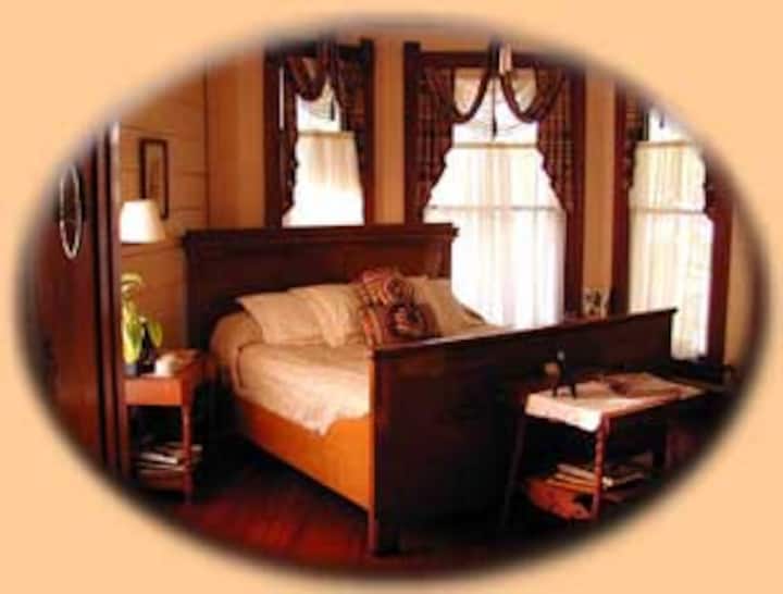 The Master Suite At The Pecan Street Inn - Bastrop, TX