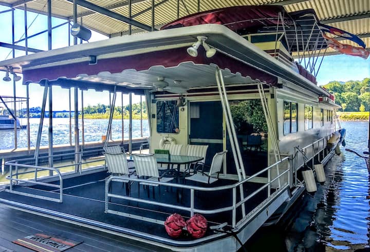 Immaculate 70' Houseboat Easy Walk To Dt Knox - Splash Pad, Knoxville