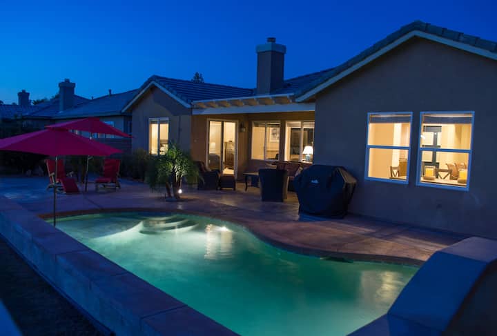 Walk To Caochella, Beautiful Home On The Golf Course, Private Pool, Sleeps 10 - Indio, CA