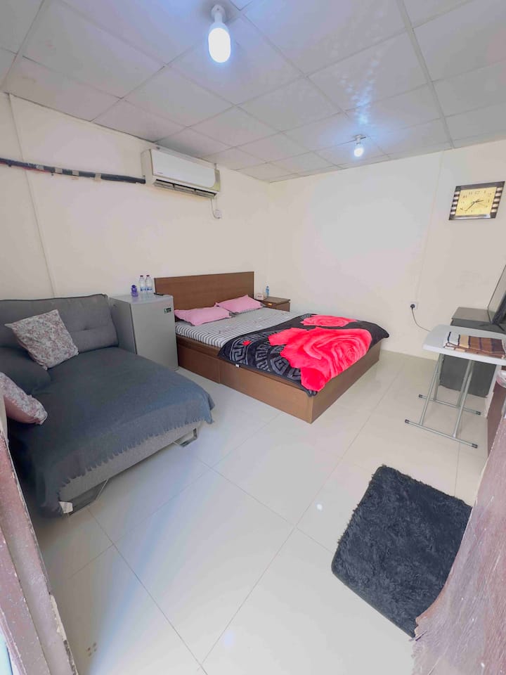 Lovely 1 Bedroom With Attached Bath And Kitchen. - 카타르