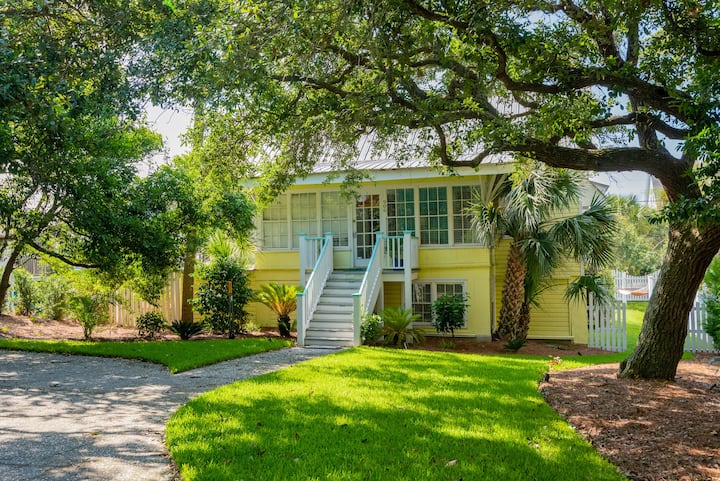 Great House, Great Location, 50 Steps From The Beach And A Mile To Town - Folly Beach, SC