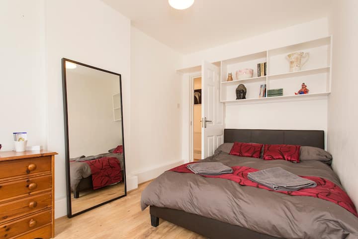 Double Bedroom In Lovely 2 Bed Flat - Greenwich