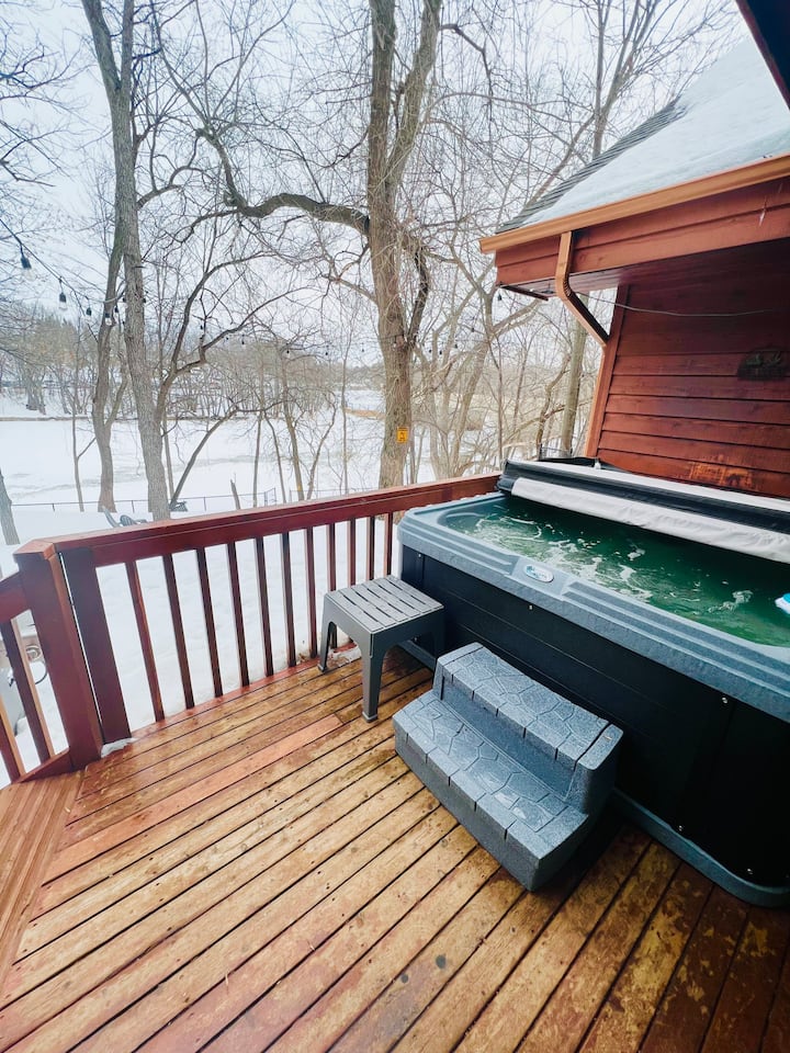 Hot Tub, Pool Table, Dock, On Mississippi River! - Brainerd, MN