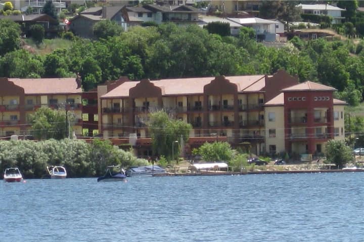 Luxury Penthouse Condo On Osoyoos Lake, Okanagan - オソイヨーズ