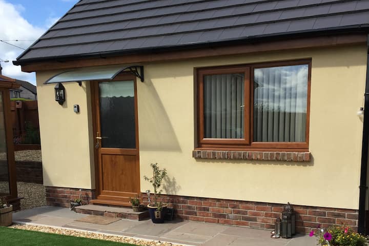 Garden Room Situated In The Heart Of Wales. - Llandeilo