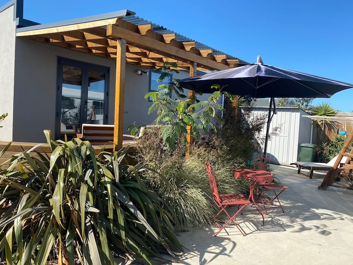 Westshore Beach Cottage,  1 To 2 Bedroom , Long Term Stays Welcome - Napier