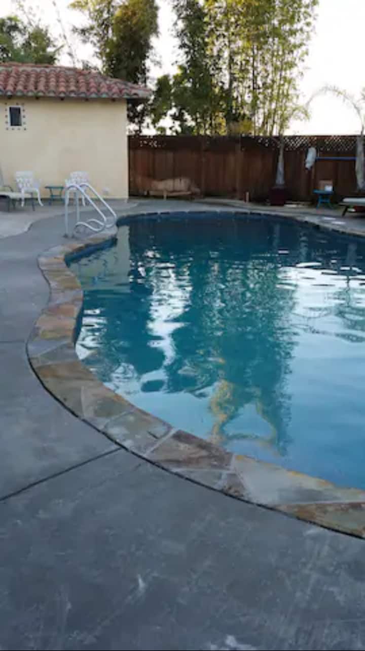 2 San Diego  Homes With Private Pool & Barbecue - ビスタ, CA