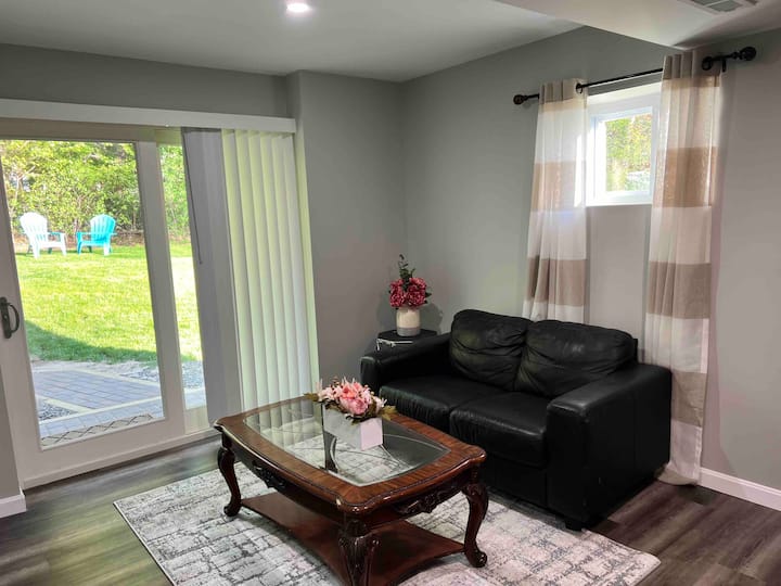 Entire Beautiful Guest ,2 Bedrooms & Own Entrance - Chelmsford, MA