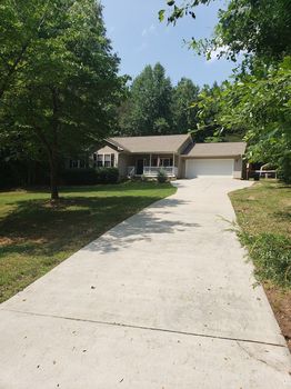 Friendly, Comfortable Home - Clemson, SC