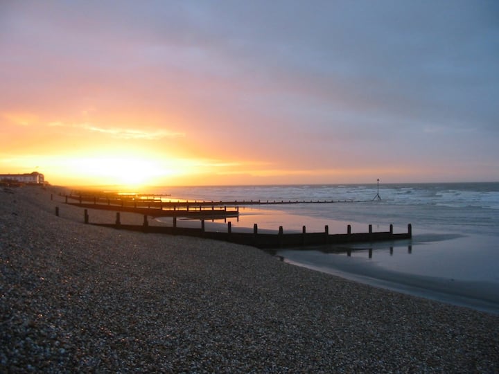 Seaside Cosy Bungalow - East Wittering