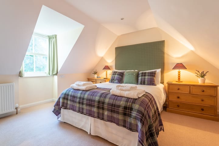 2 Hedgefield Cottages - Inverness