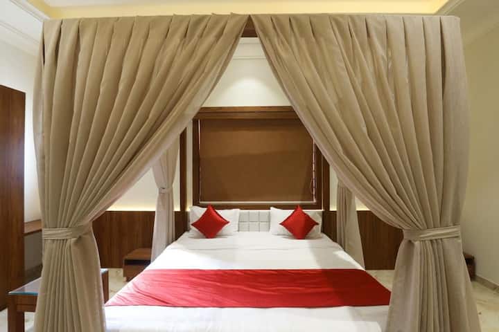 Charming  Bed Room With Garden - Rajkot