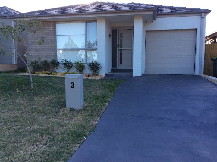 Entire New 4 Bedroom House - Campbelltown