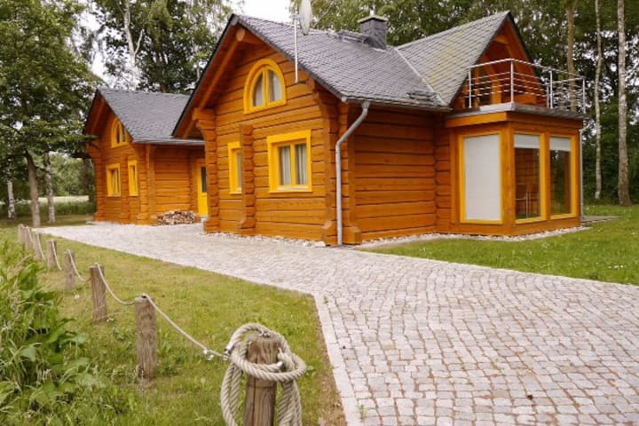 Romantisches Holzhaus Mit Kamin Und Saunahaus - Barth