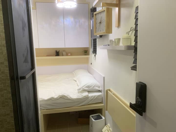 1號房 無比小家帶來一套管家式服务 带来不一样的体验 尖沙咀地铁口对面 房間內設洗手間 - Tsuen Wan