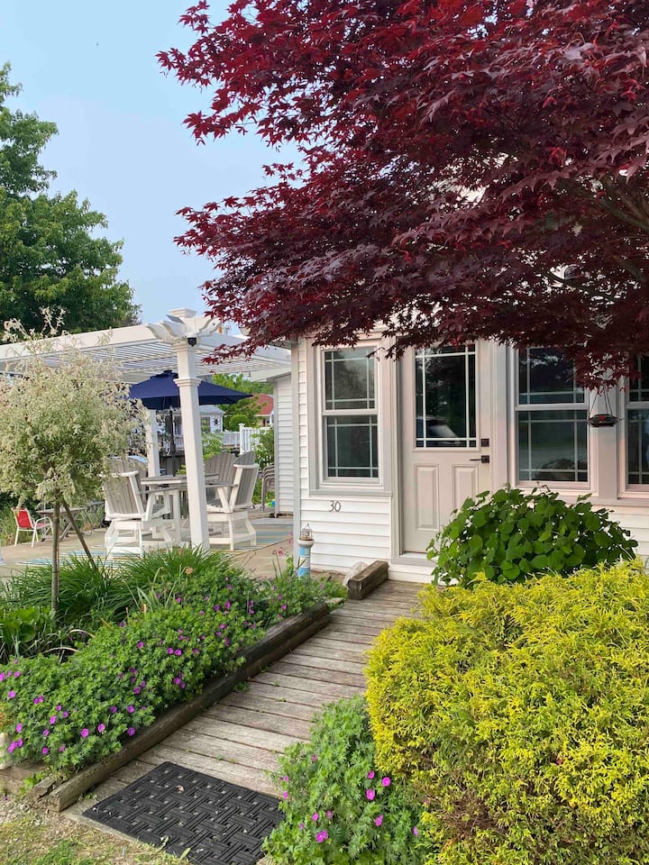 Coz~cozzz Cottage On Lake Erie With Crib & Bunks! - Geneva-on-the-Lake, OH