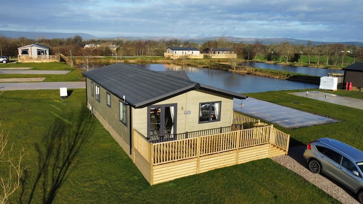Luxury 2 Bedroom Holiday Lodge With 4 Lake Views - Clitheroe