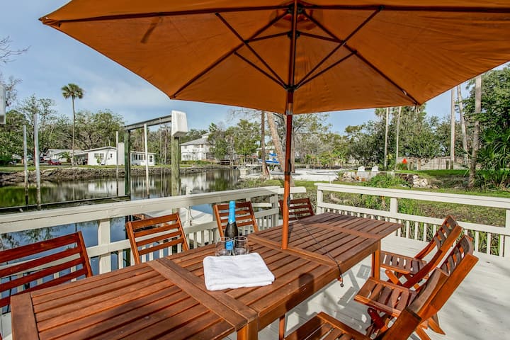 Waterfront Home Crystal River Private Dock Kayaks - Beverly Hills, FL