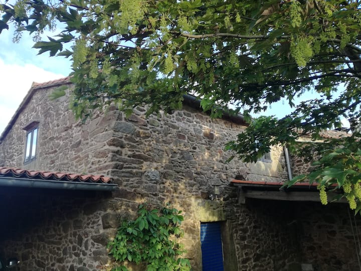 Casa Rural De Piedra En Una Aldea Tranquila De Zas - Galicia