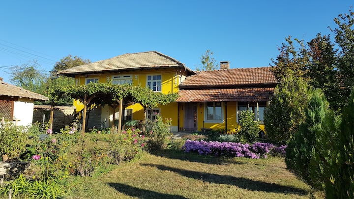 Traditional Country House W Big Garden & Bbq - Bulgaria