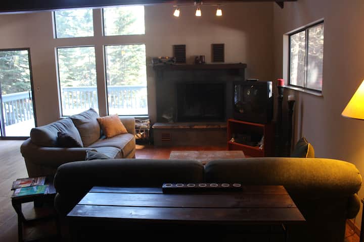 Cozy Home Set In Piney Tahoe Donner - トラッキー, CA