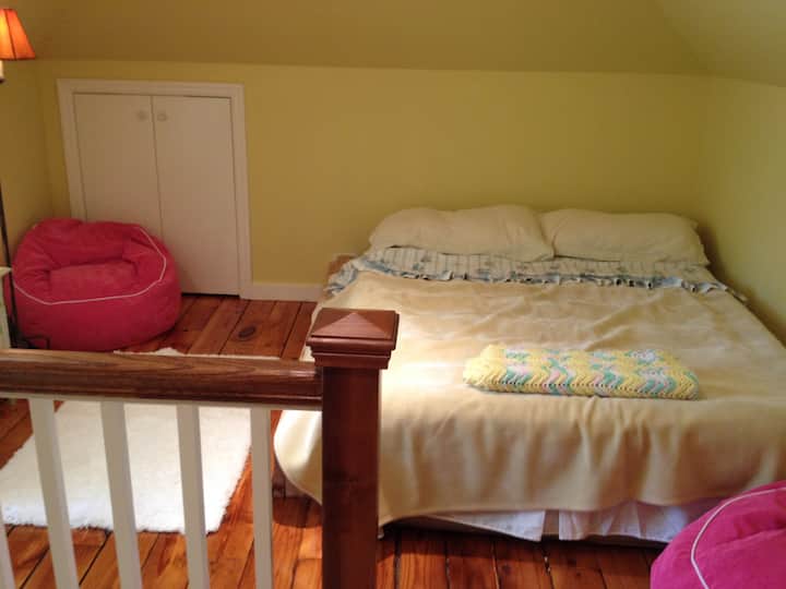 Twin Bedroom - White Plains, NY