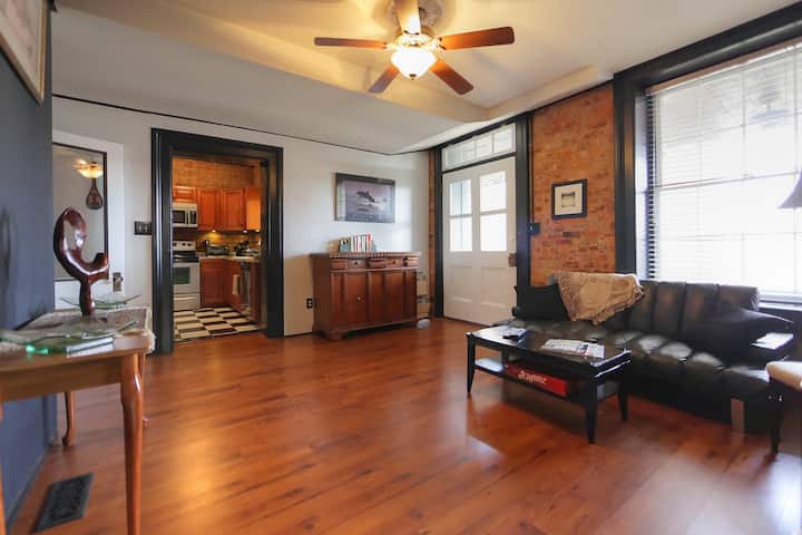 Private Loft W/covered Deck Overlooking Downtown - リンチバーグ, VA