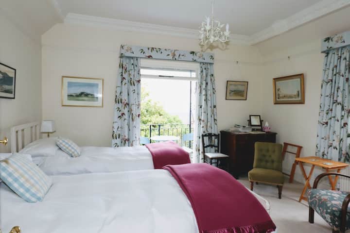 Balcony Room With Twin Beds And En Suite - Upton-upon-Severn