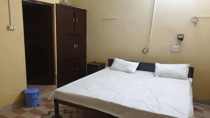 Vijay Grand Hotel
Ac N Non Ac Rooms 
Spa N Massage - 하르드와르