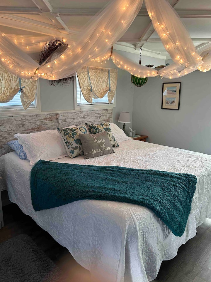 Romantic Retreat, King Bed Jettub, No Cleaning Fee - Springfield, MO