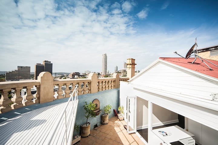 Private Rooftop Penthouse - 1 Bedroom, 1 Bathroom On Oxford Street - Western Sydney University - Sydney City Campus
