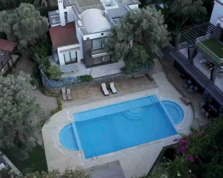 Havuzlu, Denize Yakın, Modern Villa - Torba