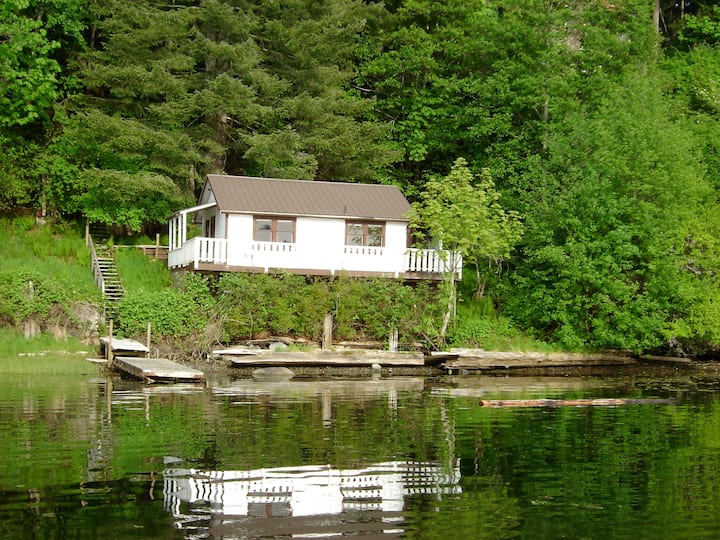 Private Waterfront Cabin Quadra Is. - Campbell River