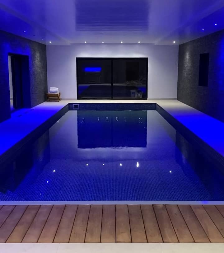 Luxury Barn Conversion- Indoor Pool, Gym & Hot Tub - West Midlands