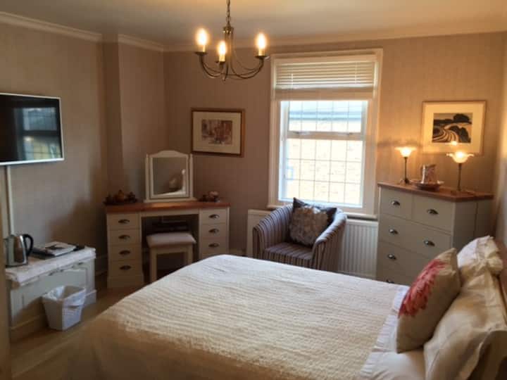 Charming Room In Period House With Breakfast - Harrow