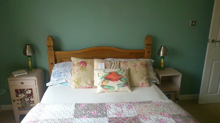 A Lovely  Double Room With Small En Suite - Rottingdean