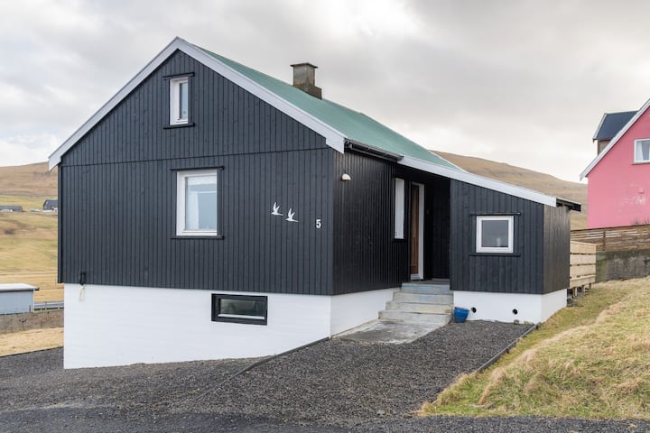 Cozy House With A View In Skálavík - Isole Faroe