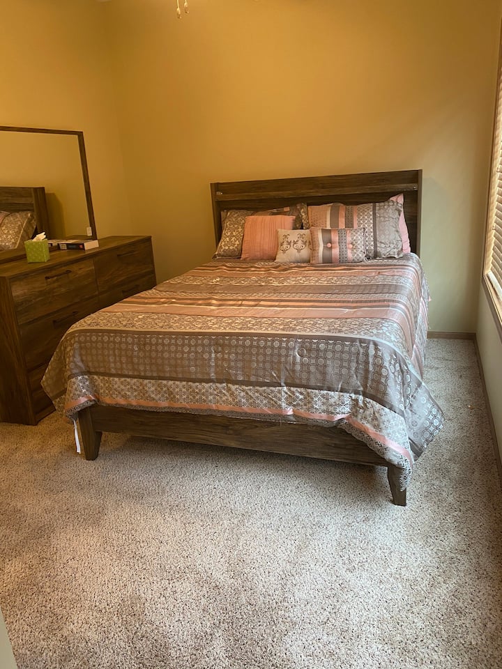 Executive Loft Minutes From Airport - Des Moines, IA
