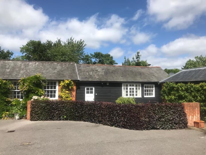 The Manor Cottage - Farnham