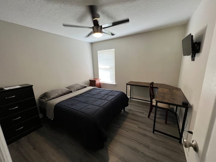 [Room 1] Quiet/cheap Stay For Travelers & Students - Gulfport, MS