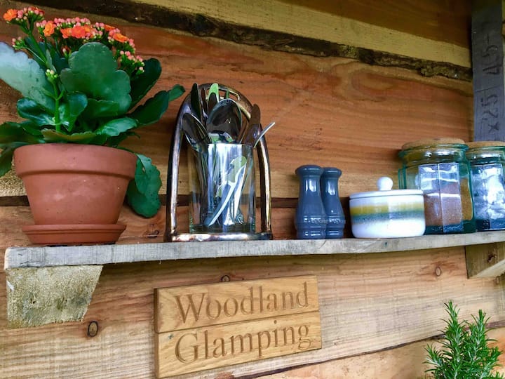 Woodland Glamping
Yew Tree Yurt - 코츠월드