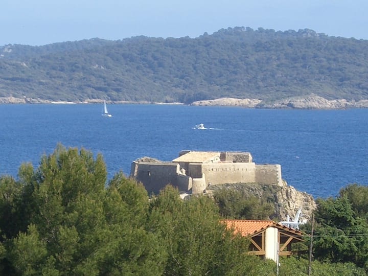Studio , Calme Site Protégé Vue Mer - Île de Porquerolles