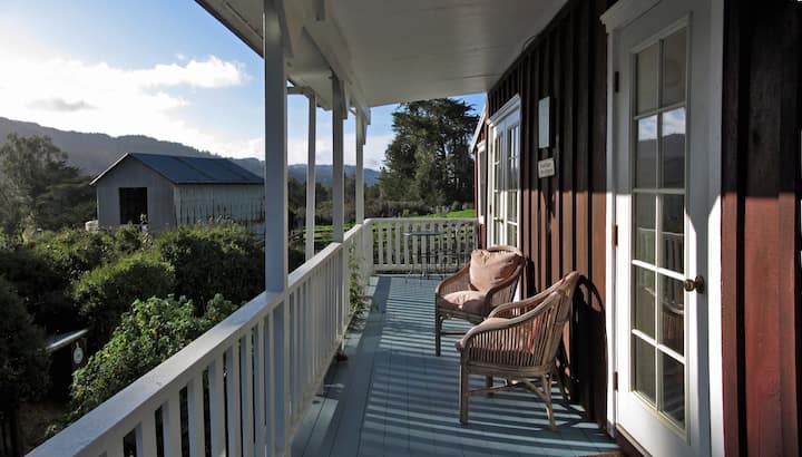 Point Reyes, The Nest - Perfect Location & Views! - Point Reyes Station, CA