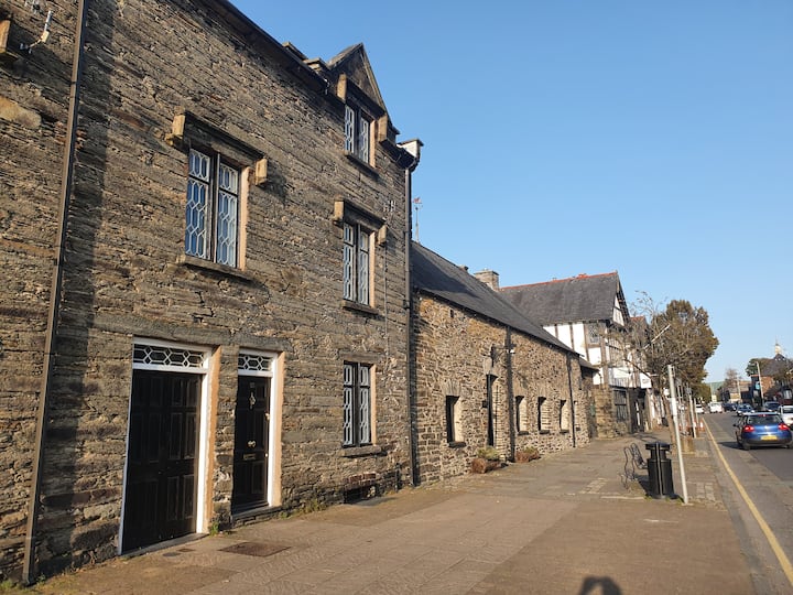 "Ty Beti", Grade Ii Listed Townhouse, Machynlleth - 마킨레스